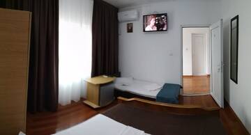 Фото номера Трехместный номер Гостевой дом Vila Roxy г. Schitu 2